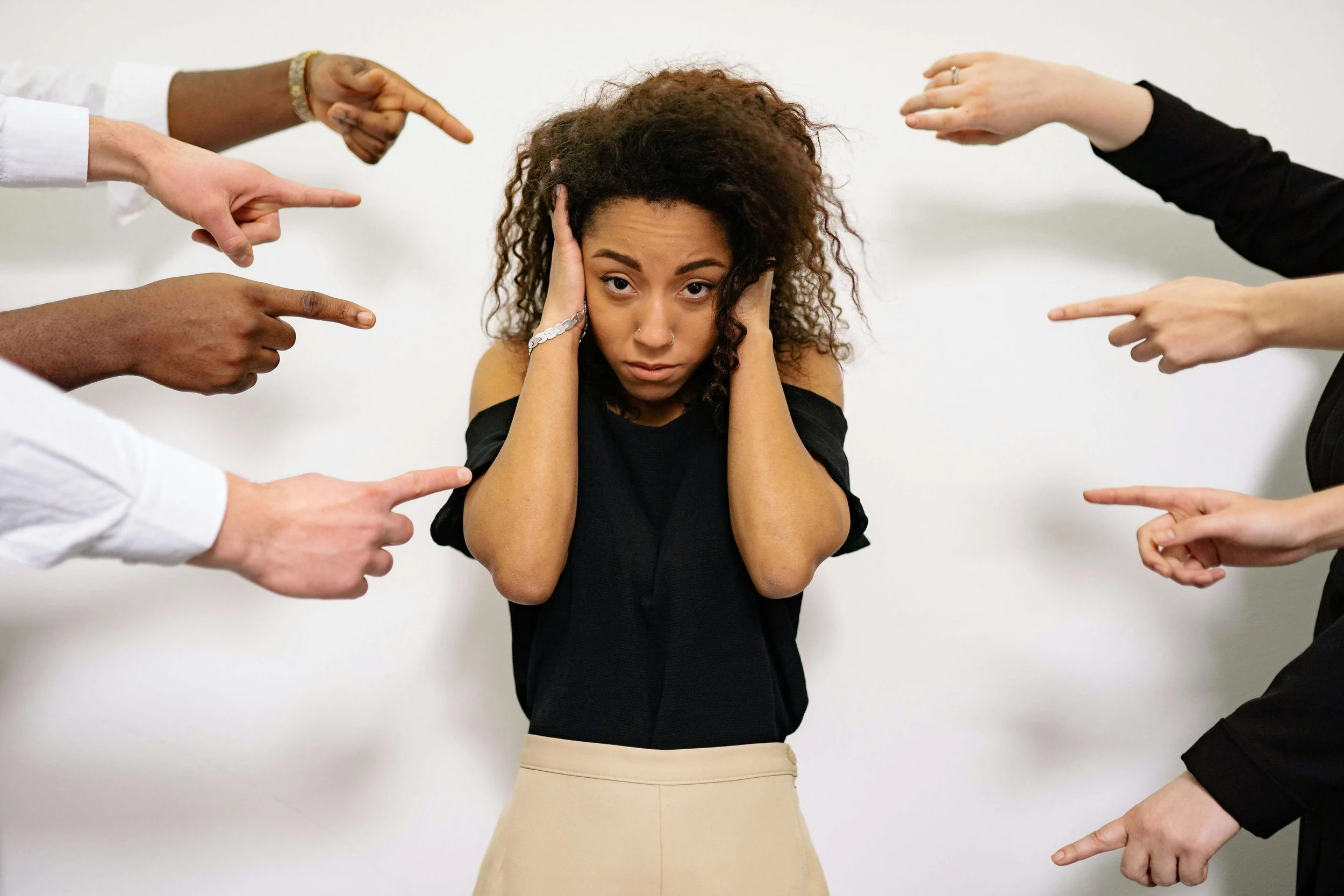 Anxious Woman - ocd and social anxiety boston ma - online therapist boston ma - social anxiety therapy boston ma - massachusetts
