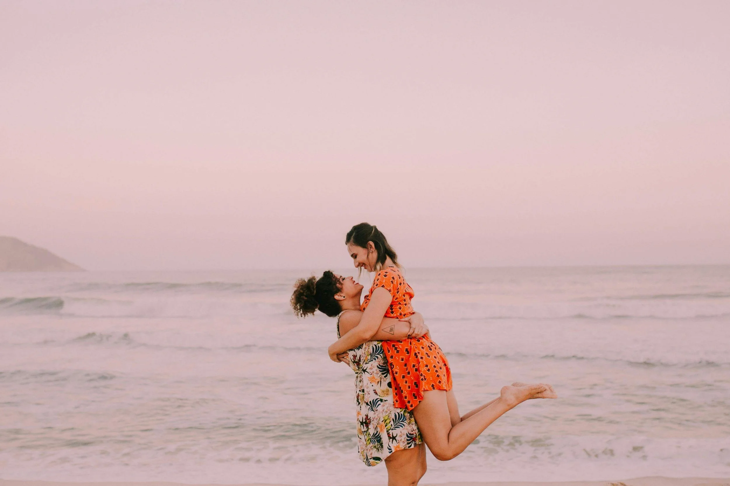 Couple on Beach - relationship ocd boston ma - ocd therapist boston ma - ocd therapy boston ma - online therapist boston ma - massachusetts
