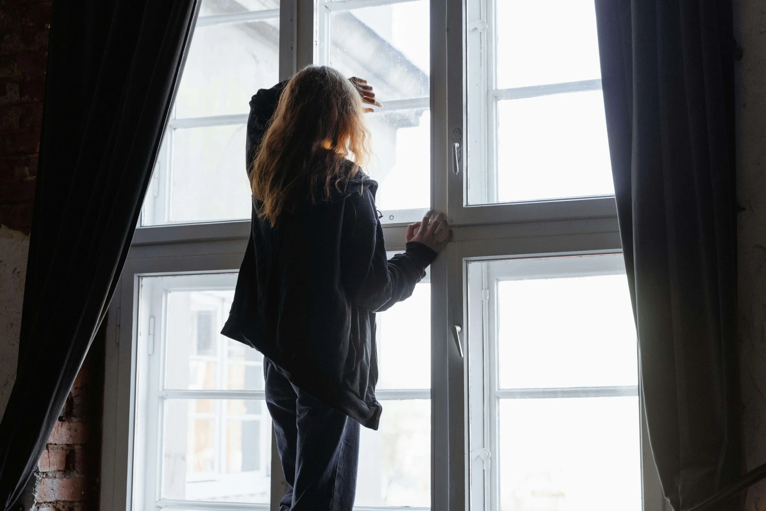 Person Looking out Window - cbt for ocd boston ma -  erp boston ma - erp therapy boston - massachusetts