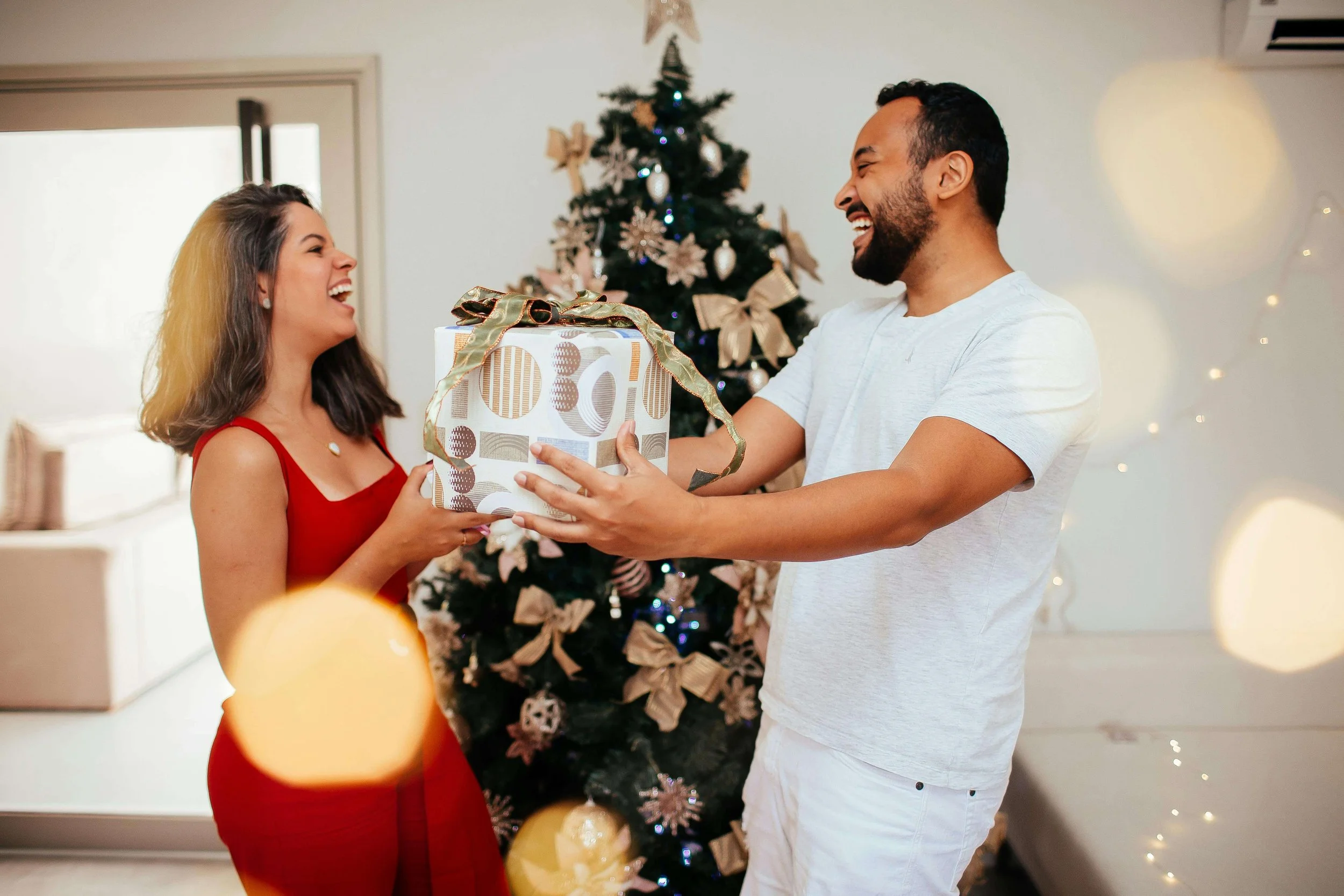 couple exchanging gift | ocd counseling boston ma | ocd therapist boston ma | icbt for ocd boston ma | why is my OCD worse during Christmas | Cambridge, MA | Somerville, MA | Brookline