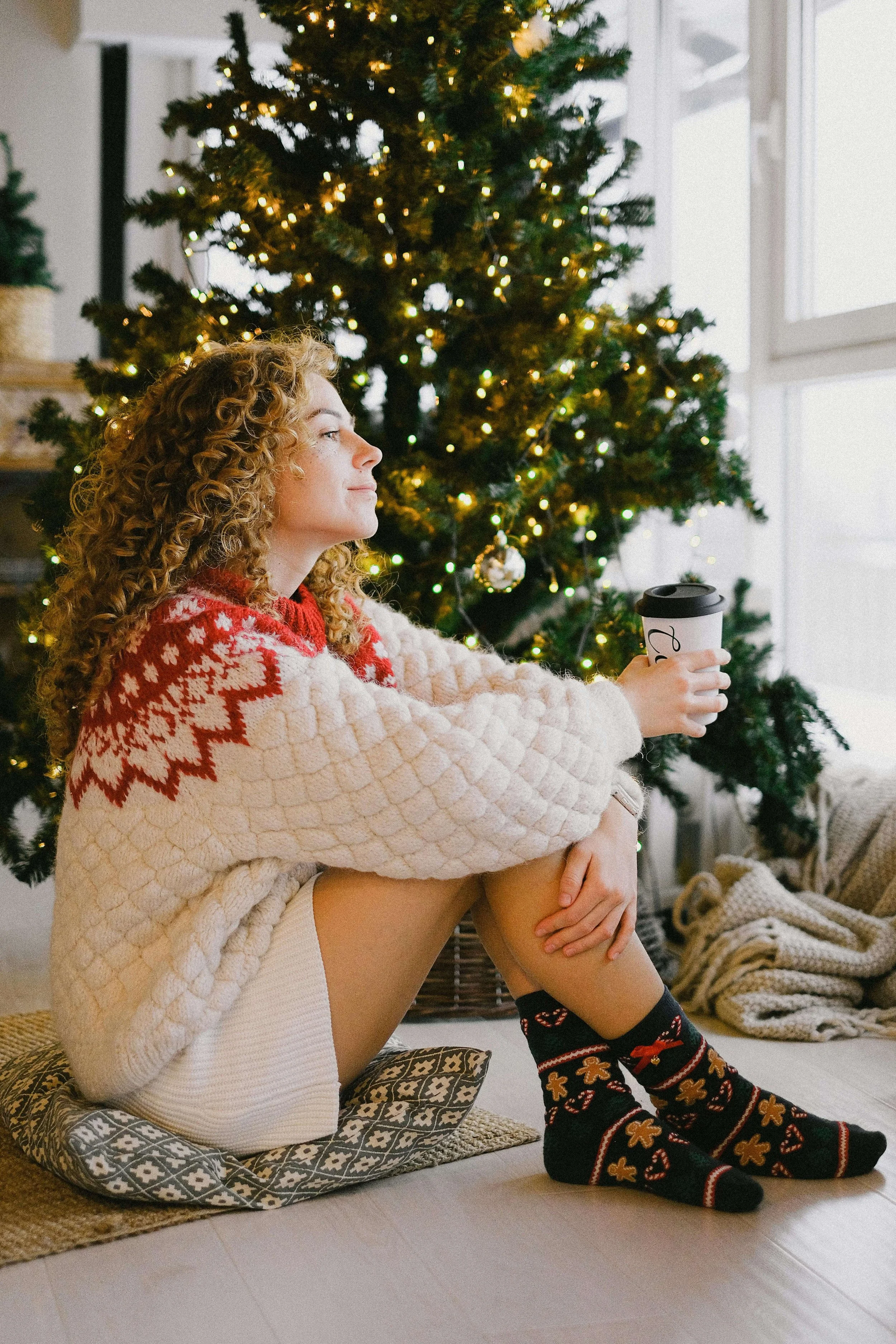 woman in front of tree | erp therapy boston | ocd treatment boston | ocd therapy boston | Cambridge, MA | Boston, MA | Downtown Boston | Somerville