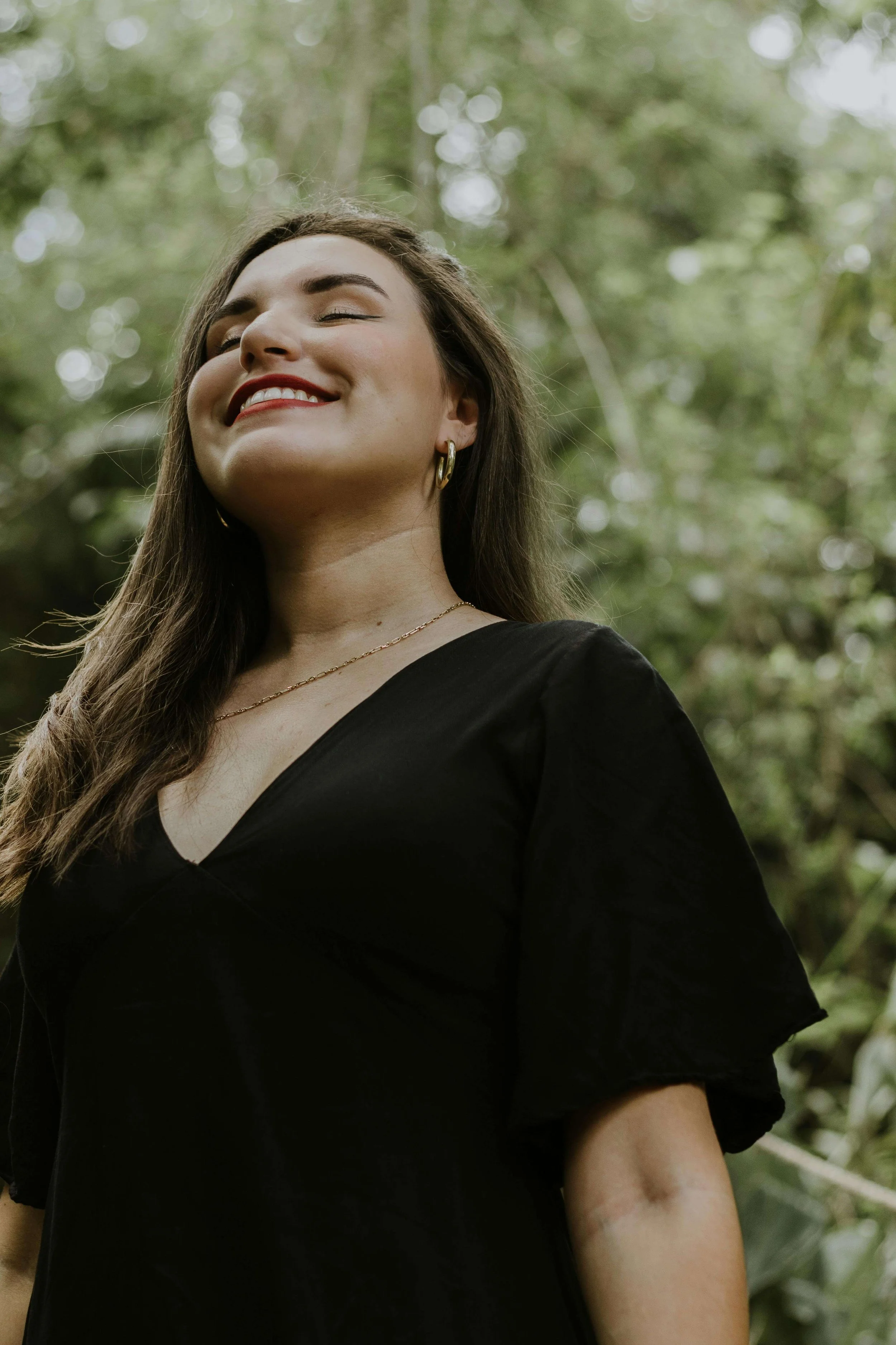 woman smiling outside | ocd therapy boston ma | ocd counseling boston ma | ocd therapist boston ma | Cambridge, MA | Somerville, MA | Boston, MA | Downtown Boston